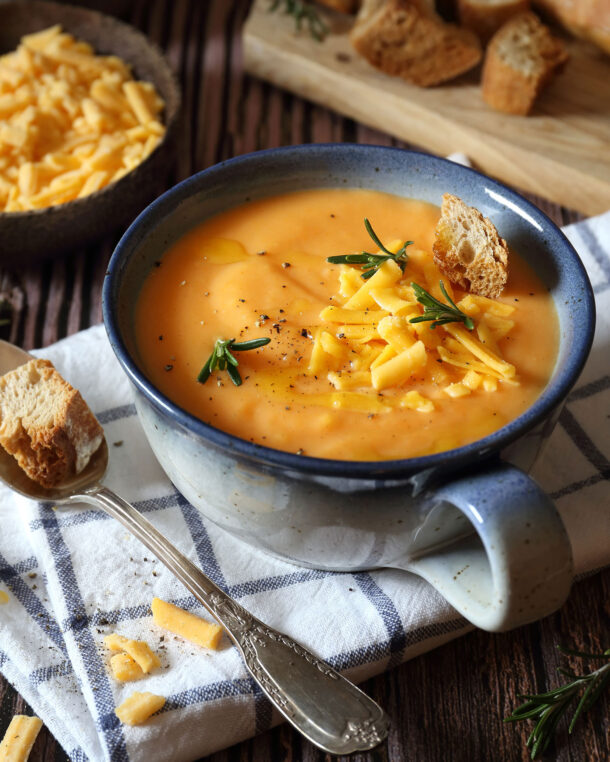 Σούπα με πατάτα, καρότο και ρίγανη