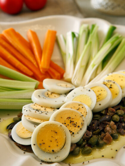 Μαριναρισμένα λαχανικά με πασχαλινά αυγά και ταπενάντ