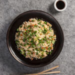 Κινέζικο τηγανητό ρύζι με αυγά, λαχανικά και σόγια σος (βίντεο)