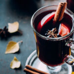 Ζεστά ποτά για κρύα βράδια: 3 συνταγές και χρήσιμες συμβουλές