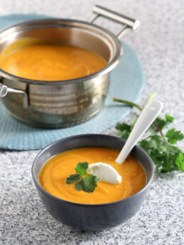 Σούπα καρότου βελουτέ με τζίντζερ και πορτοκάλι
