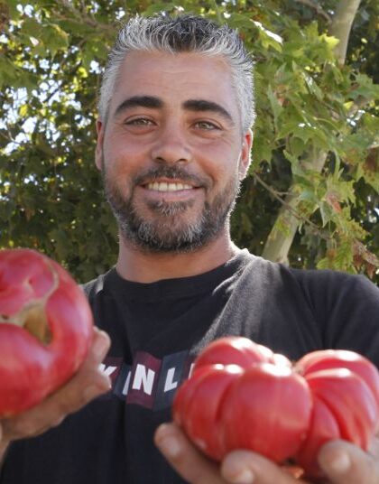 Μαΐστρος Καραμπάσης: Βιοκαλλιεργητής χωρίς αγκυλώσεις, με γνώσεις, πείσμα και όραμα