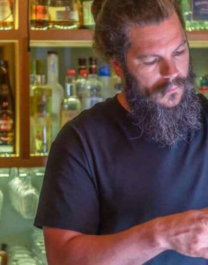 Kouchico: Ένα σπουδαίο κοκτέιλ μπαρ στην Ερμούπολη