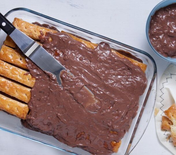 Μιλφέιγ με την «Κρέμα σοκολάτας του 10λέπτου»  και έτοιμα σφολιατίνια