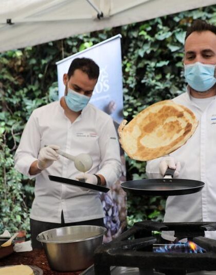 Κρέπες για καλό σκοπό έφτιαξαν 10 γνωστοί σεφ στη Γαλλική Πρεσβεία