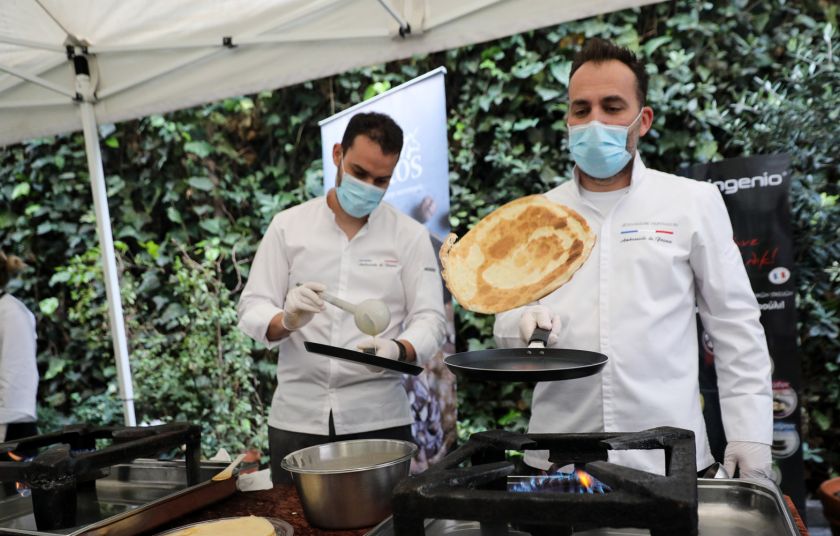 Κρέπες για καλό σκοπό έφτιαξαν 10 γνωστοί σεφ στη Γαλλική Πρεσβεία