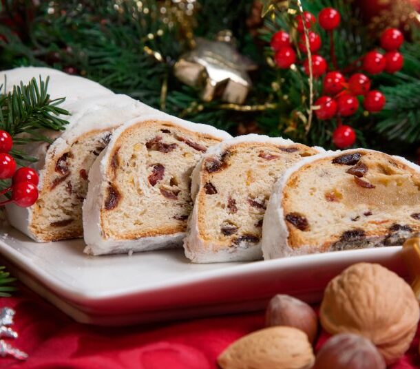 Stollen (χριστουγεννιάτικο παραδοσιακό γλυκό ψωμί της Γερμανίας)
