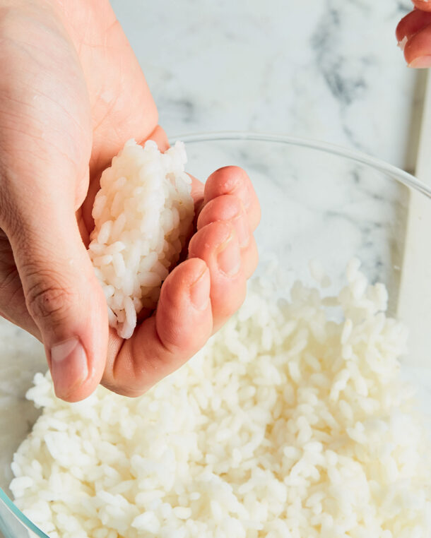 Πώς φτιάχνουμε κολλώδες ρύζι για σούσι
