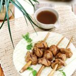 Χοιρινά σουβλάκια με βιετναμέζικη σάλτσα «nuoc-cham»