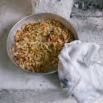 Μαντί του φτωχού (σπιτικές χυλοπίτες στον φούρνο με σάλτσα από φασολάδα)
