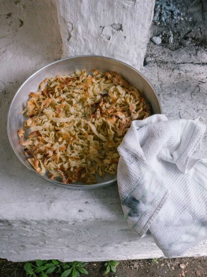 Το μαντί του φτωχού: σπιτικές χυλοπίτες στον φούρνο με σάλτσα από φασολάδα