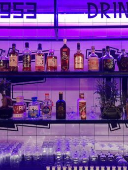 Ένα ελληνο-ασιατικό cocktail bar, σαν από δρομάκι της Σιγκαπούρης