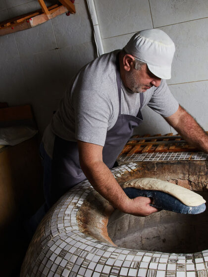 Μαστόρικα ψωμιά από τους γεωργιανούς φούρνους της Αθήνας