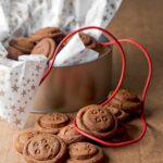 Μπισκότα κουμπιά από gingerbread