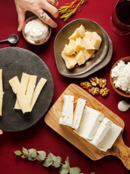 Εκλεκτά τυριά με ορεινή καταγωγή, ιδανικά για φιλικές μαζώξεις