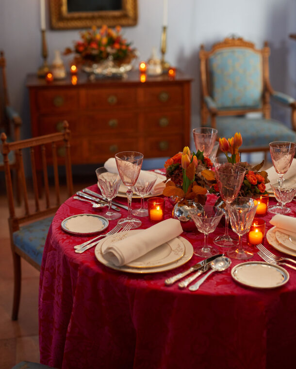 Γιορτινό μενού στην οικία Κατακουζηνού, σημείο συνάντησης της γενιάς του 30