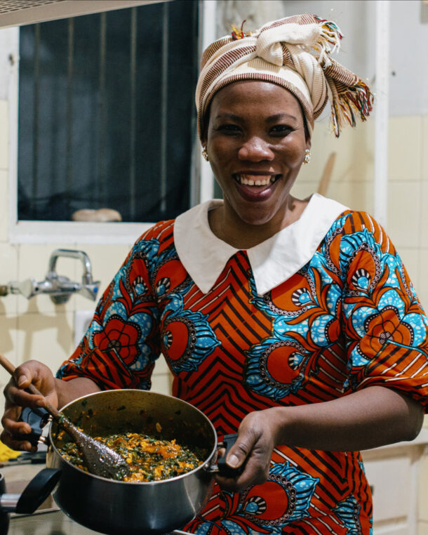 Στις κουζίνες δύο Αφρικανών γυναικών της Αθήνας