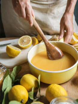 Lemon curd, η κλασική αγγλική λεμονόκρεμα από την Εύη Βουτσινά
