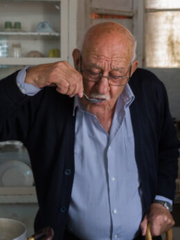 Αλέκος Φραγκιαδάκης – Ένας Κρητικός ντελικανής, ετών 90 παρά κάτι