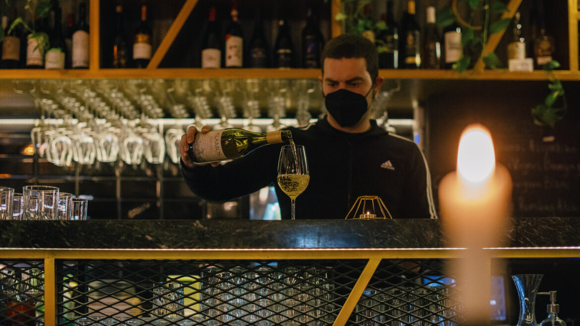15 αγαπημένα wine bars στην Αθήνα