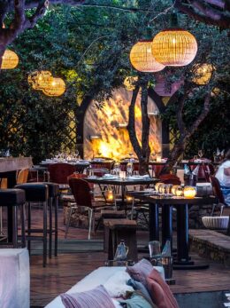 Balthazar: το μπαρ-εστιατόριο με τον πιο καλοκαιρινό κήπο της Αθήνας