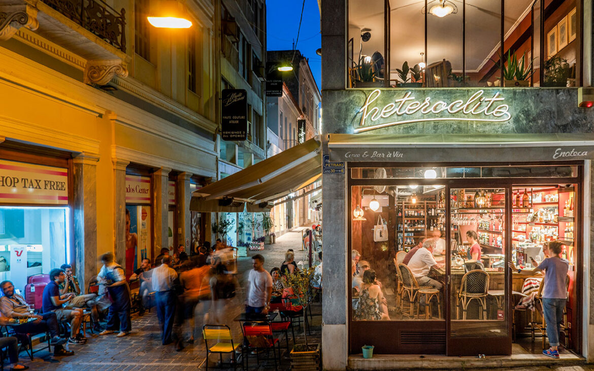 Κλείνουμε τραπέζι στους πεζόδρομους της Αθήνας: 12 αγαπημένα μαγαζιά