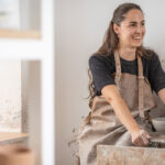 Η κεραμίστρια που φτιάχνει σκεύη για τα καλύτερα εστιατόρια της Αθήνας