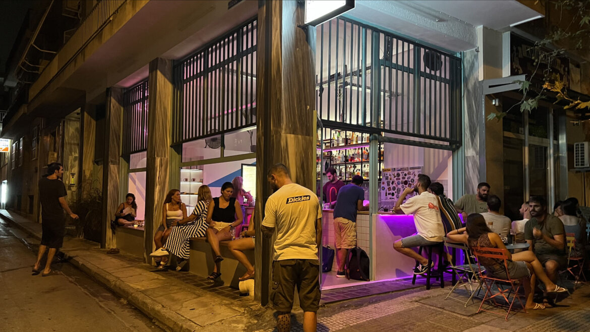 Abstract: το νέο μπαρ στο Παγκράτι που φτιάχνει μαργαρίτες με λίγο από Τζάκσον Πόλλοκ