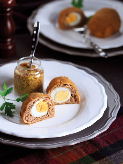Scotch eggs (ρολά γεμιστά με αυγό, πανέ στον φούρνο)