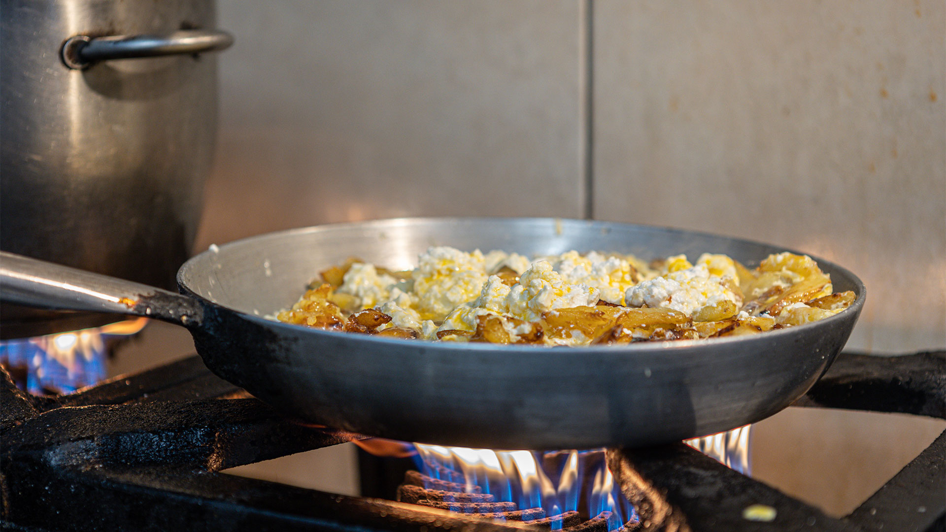 Ραμνούς: Συναρπαστική σπιτική μαγειρική στη μέση του πουθενά