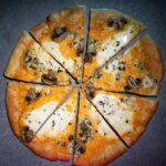 H βασική ζύμη για πίτσα  + 2 εύκολες ιδέες (Μαργαρίτα + 4 τυριά)