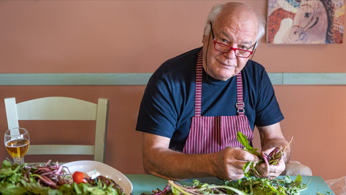 Στα Γιουβετσάκια για να φας λαχανοντολμάδες θέλει… κράτηση