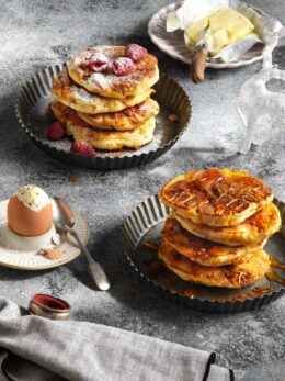Pancake με μήλο, κανέλα και τραγανή, ψιχουλιαστή επικάλυψη