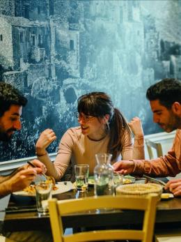 5 προτάσεις για κυριακάτικα τραπέζια στην Αθήνα (παραδοσιακά και αλλιώτικα)