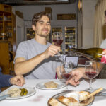 Wine is Fine: Τι κάνουν δυο Γάλλοι κι ένας Έλληνας στην οδό Βύσσης;