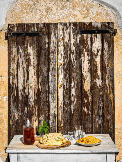 Πάσχα στην Κρήτη, εκεί που η πρώτη ύλη αποθεώνεται: 29 συνταγές με τη γεύση του τόπου