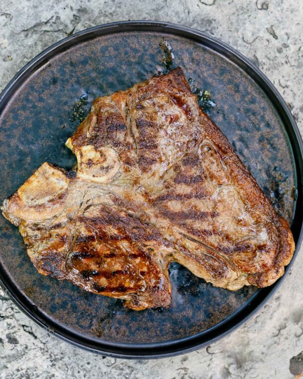 Ο Χριστόφορος Πέσκιας μας δείχνει πώς θα ψήσουμε το καλύτερο μοσχαρίσιο steak της ζωής μας