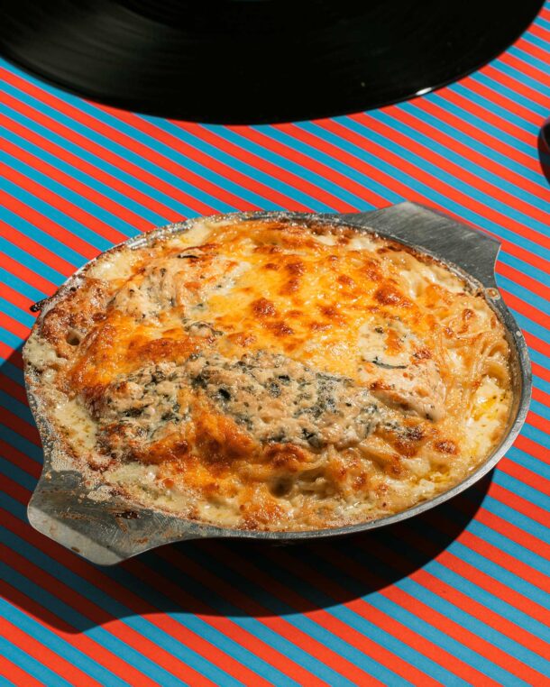 Μακαρονάδα της πιτσαρίας «με τέσσερα τυριά»