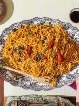 Spaghettini alle acciughe ecapperi– Σπαγκετίνιμε αντσούγιες και κάππαρη