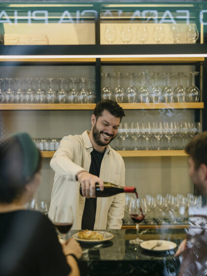 Gamay: Πίνουμε κρασί με τον Γιάννη Παππά, τον σομελιέ του νέου wine bar των Εξαρχείων