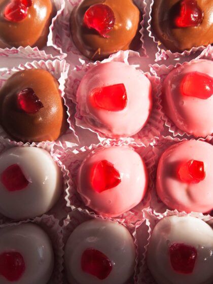 Tι θα κεράσουμε του Αγίου Νικολάου: 9 ζαχαροπλαστεία με μικρά γλυκά που αγαπάμε