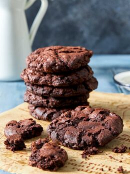 Cookies διπλής μαύρης σοκολάτας
