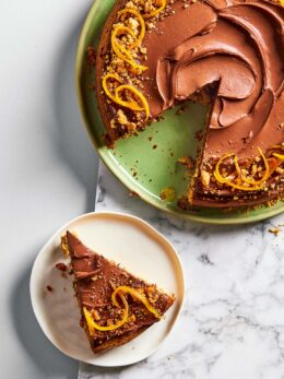 Νηστίσιμη τούρτα σοκολάτα με πραλίνα φουντουκιού